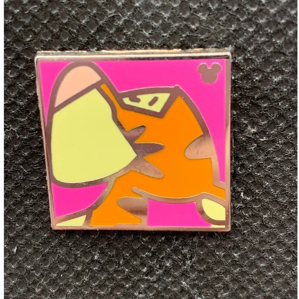 2013 Winnie the Pooh Tigger Disney pin Hidden Mickey Trading